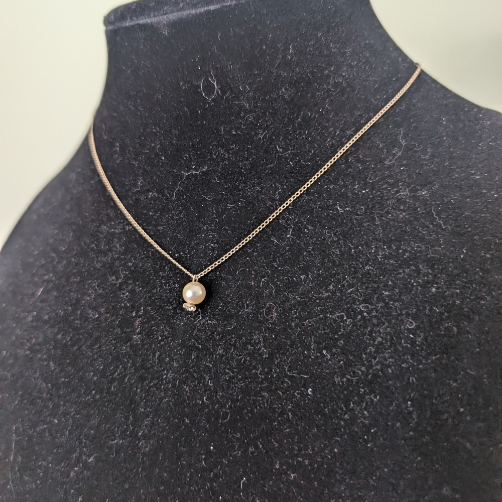 Elegant Gold Pearl Necklace